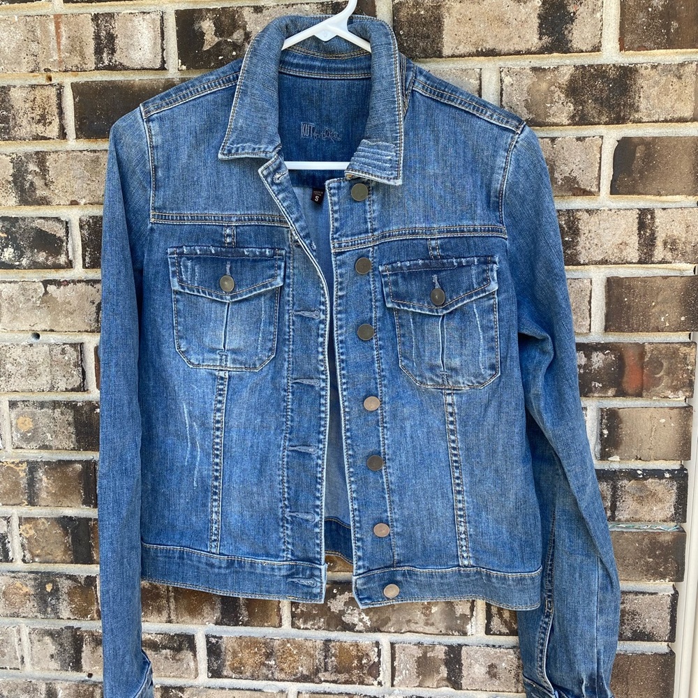 Jean jacket like new. Rarely worn.